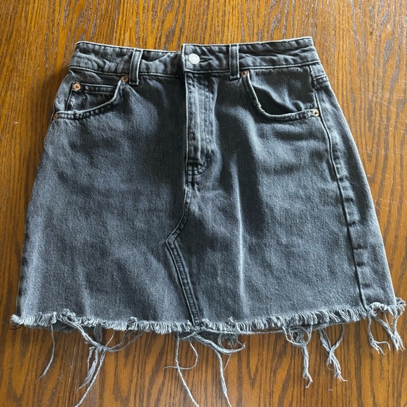 Topshop Women's Black Denim Mini Skirt Raw Hem 100% Cotton Size 6 - Picture 1 of 8